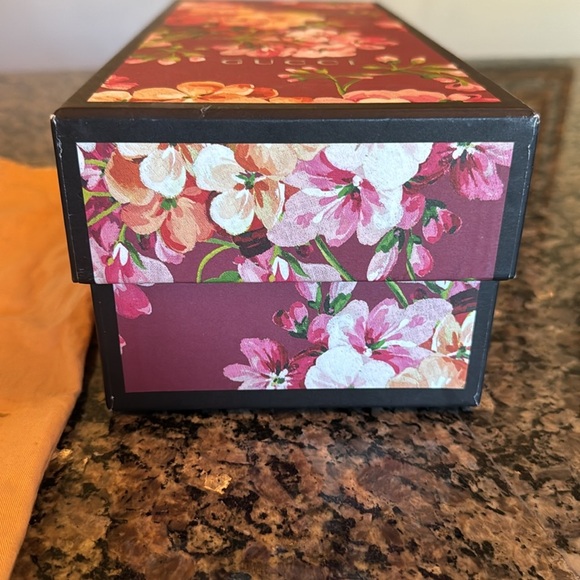 Gucci Floral Box with Dust Bags EUC - Picture 4 of 15